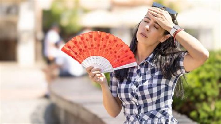 5 ways to stop sweating fast | festival summer fashion