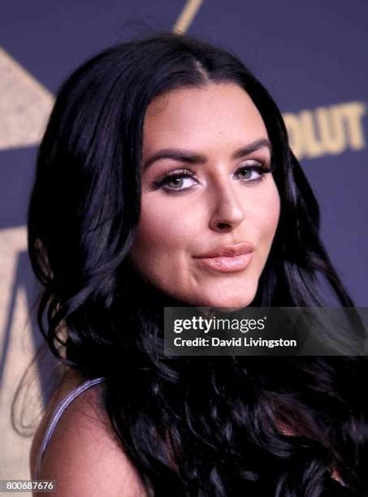 Abigail Ratchford - Successful Model