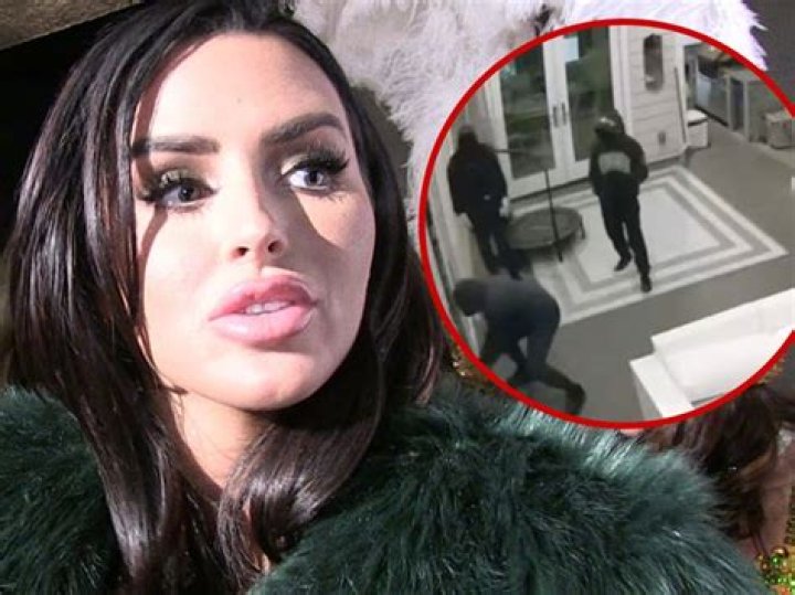 Abigail Ratchford glamorous world