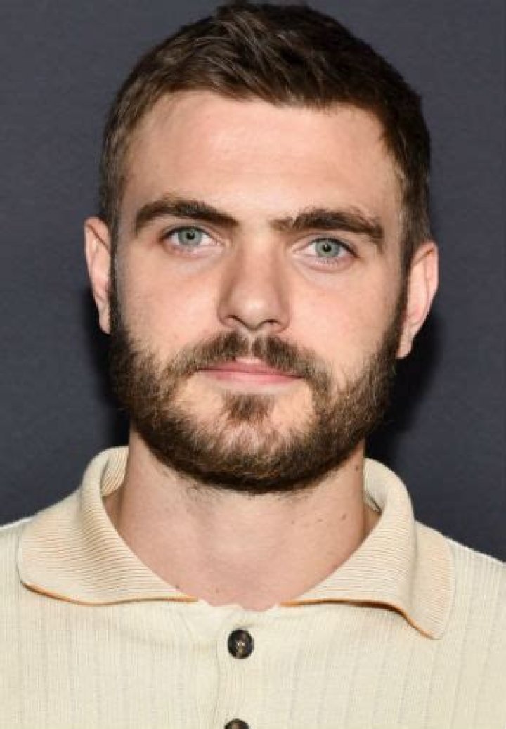 Alex Roe Biography Age, Height, Girlfriend, Trivia & Facts