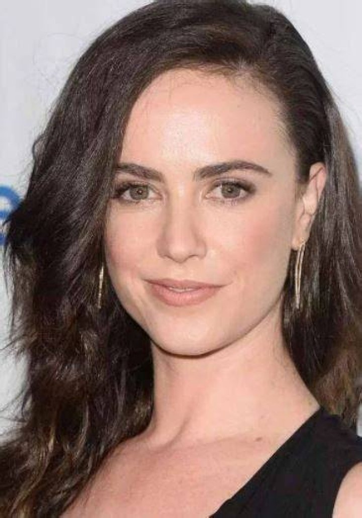 amy manson height