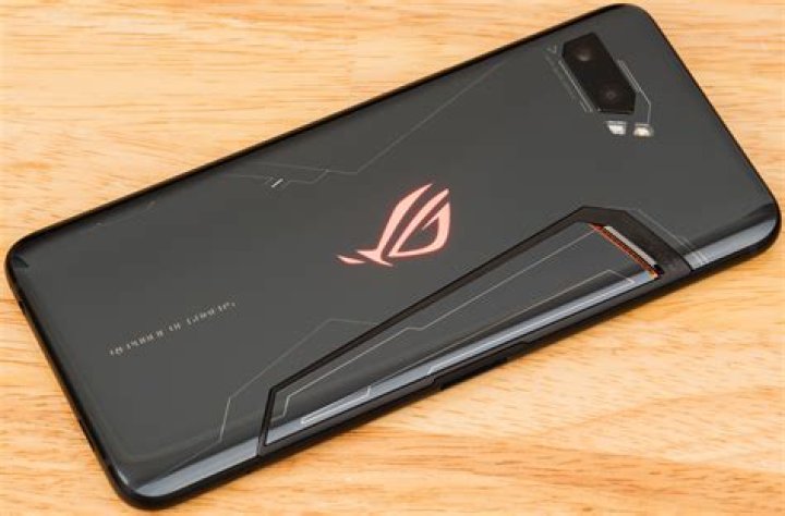 Asus ROG Phone 2 Gaming fo screen at angle Asus ROG Phone 2 Gaming fo screen at angle