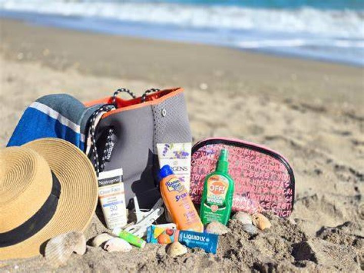 beach bag essentials beauty