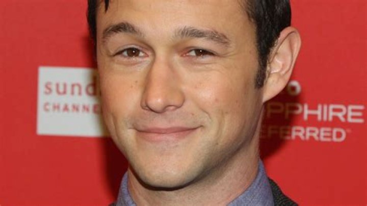 Looper Bruce Willis and Joseph Gordon-Levitt in a diner in Looper