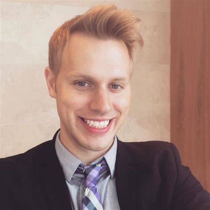 Conservative Gay-Faced Commentator Robby Soave