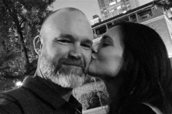 Cubs manager David Ross dating actress Torrey DeVitto