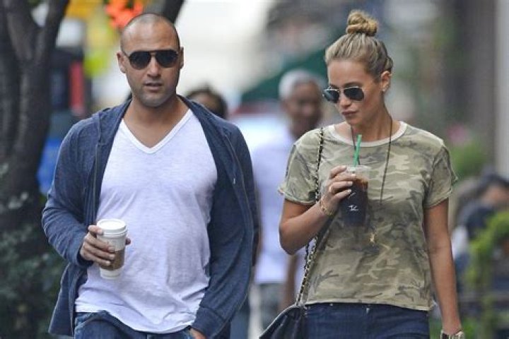 Derek Jeter reconciling with model girlfriend