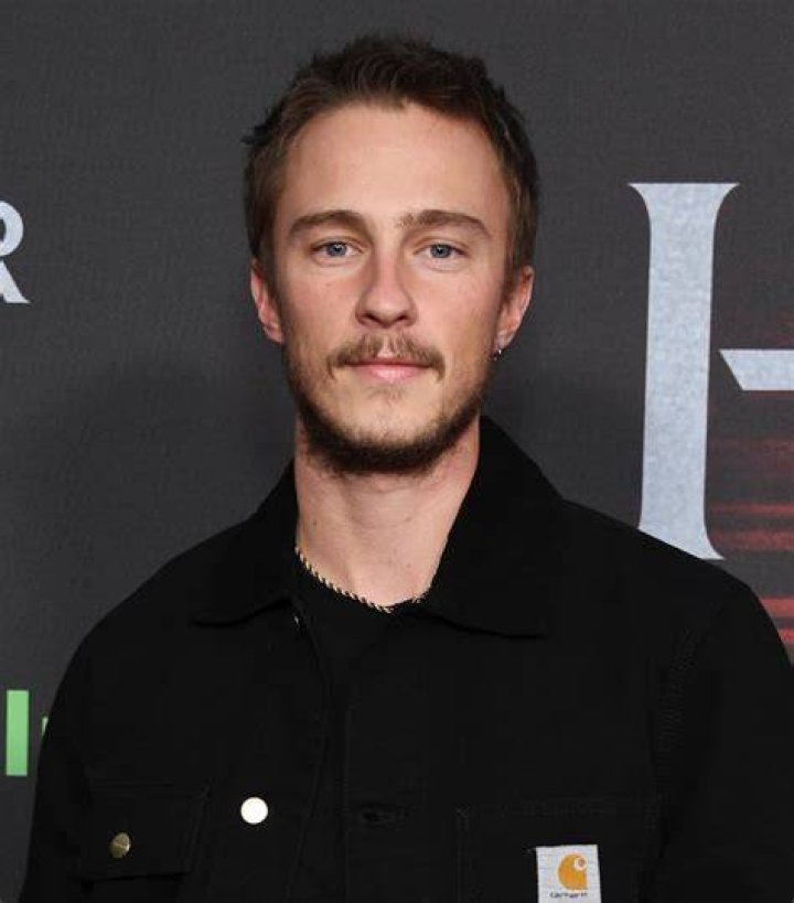 Drew Starkey Bio, Net Worth, Age, Girlfriend, Family, Career, Height