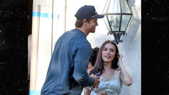 Elisha Herbert Relationship Status