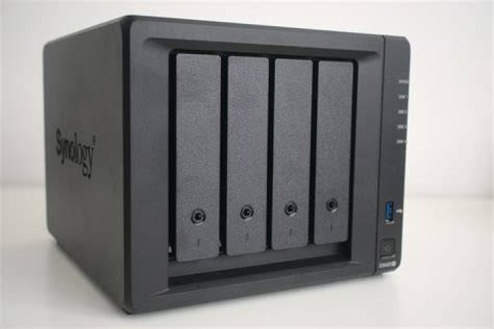 Four bays are better than two
