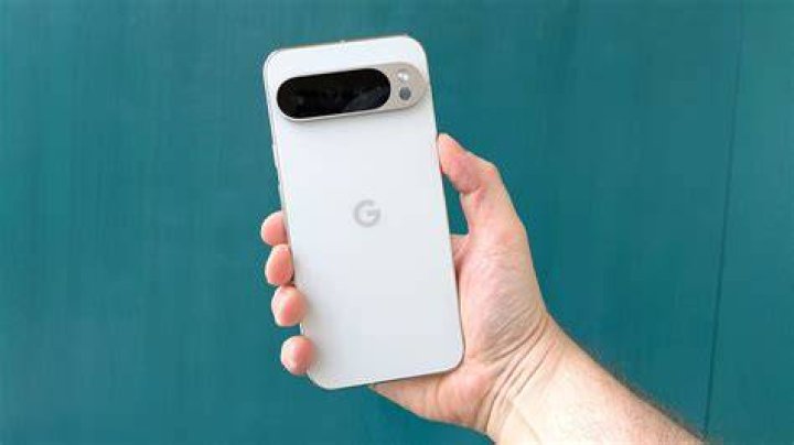 Google Pixel 5 in hand sunset back 1 Google Pixel 5 vs Samsung Galaxy S20 FE