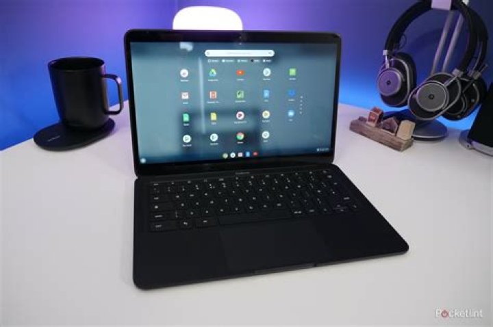 Google Pixelbook Go Review open with pixel 4 Google Pixelbook Go Review open with pixel 4