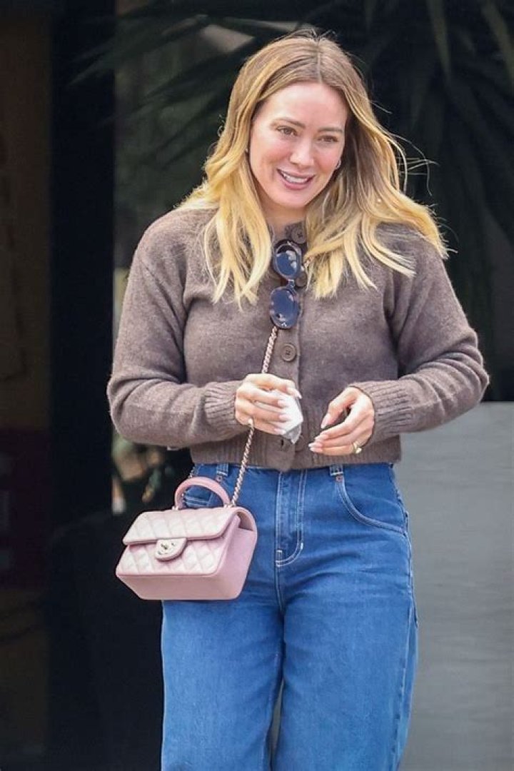 Hilary Duff smiles even brighter with veneers on her upper teeth