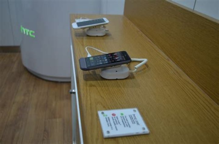 HTC opens up its first retail store in Germany