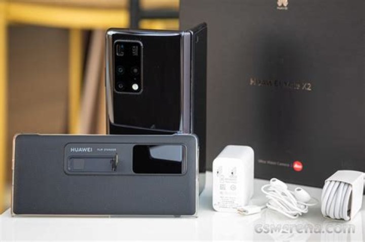 Huawei Mate X2 review bottom view open in reading mode Huawei Mate X2 review bottom view open in reading mode