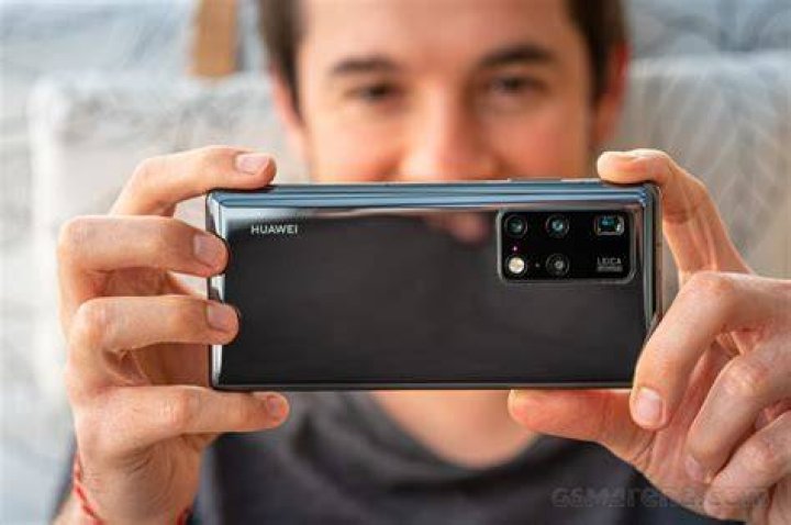 Huawei Mate X2 review side by side with Samsung Galaxy Z Fold 2 closed Huawei Mate X2 review side by side with Samsung Galaxy Z Fold 2 closed