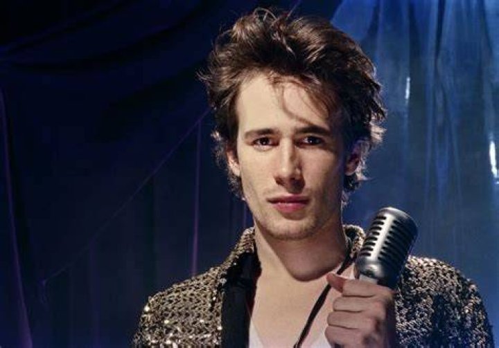 Jeff Buckley posing