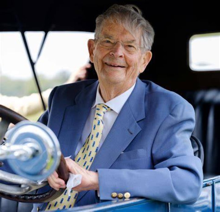 John E Dupont Net Worth