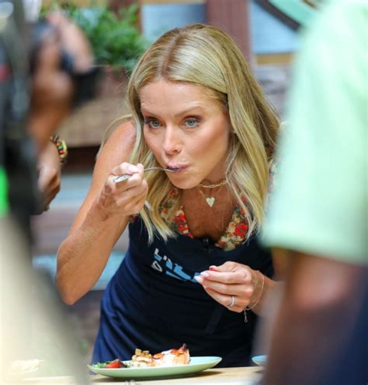 Kelly Ripa really needs to eat something.