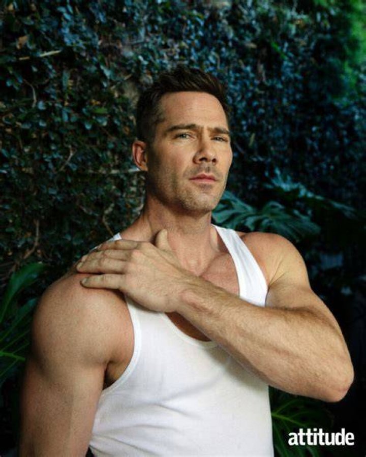 Luke Macfarlane -