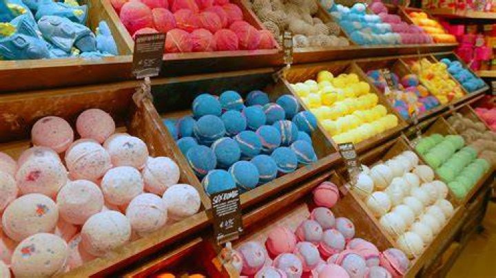 lush bath bomb