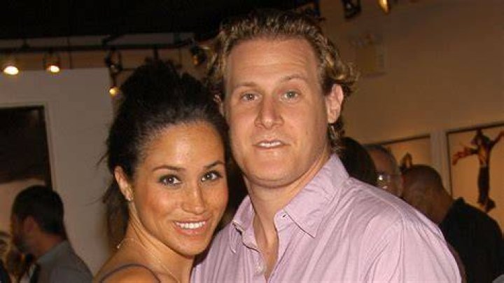 Meghan Markle with Trevor Engelson on the red carpet