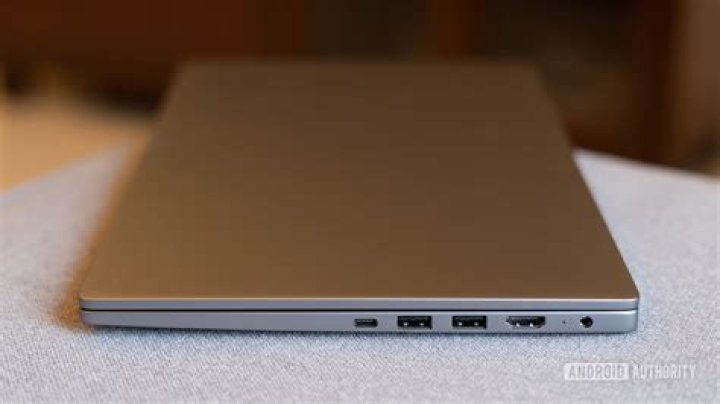 MI Notebook 14 Horizon showing keyboard and trackpad MI Notebook 14 Horizon showing keyboard and trackpad