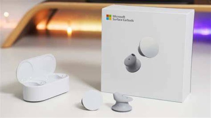 Microsoft Surface Earbuds true wireless earbuds open case iphone 12 mini Microsoft Surface Earbuds true wireless earbuds open case iphone 12 mini