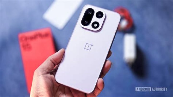 OnePlus 9RT with Android Authority opened in the browser OnePlus 9RT with Android Authority opened in the browser