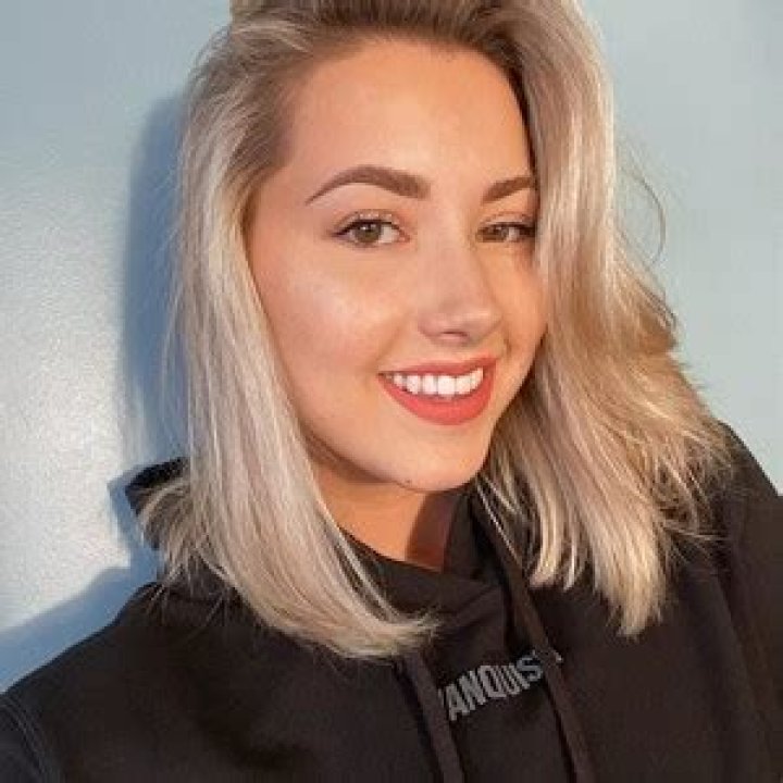 Pineapplebrat Bio Age, Wiki, Net worth, Real Name, Height, Boyfriend