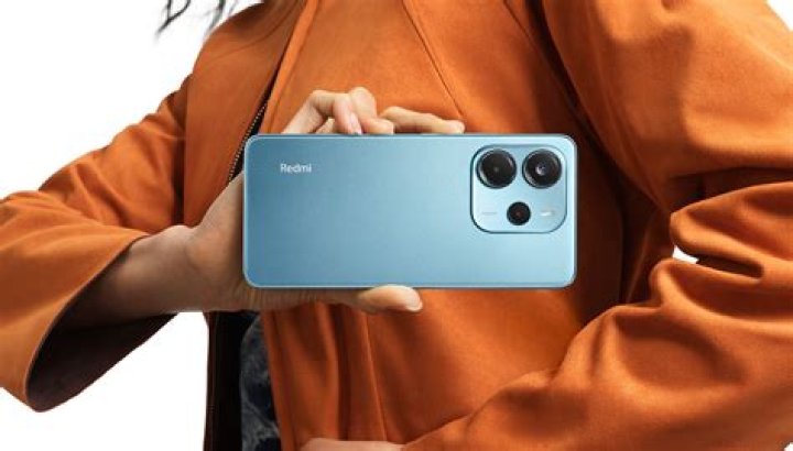Redmi Note 8 in hand with display on Redmi Note 8 in hand with display on