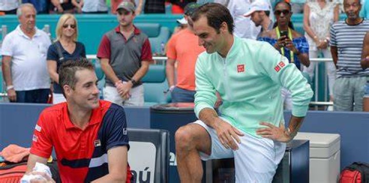 Roger Federer with John Isner after Miami Open final PA
