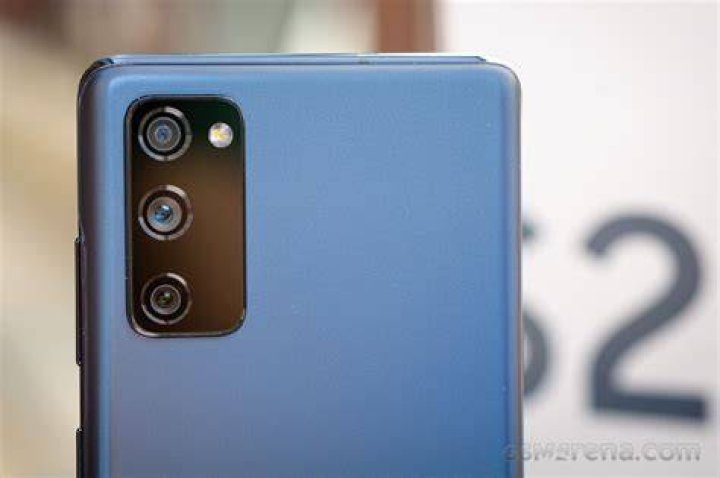Samsung Galaxy S20 FE camera macro off center Google Pixel 5 vs Samsung Galaxy S20 FE