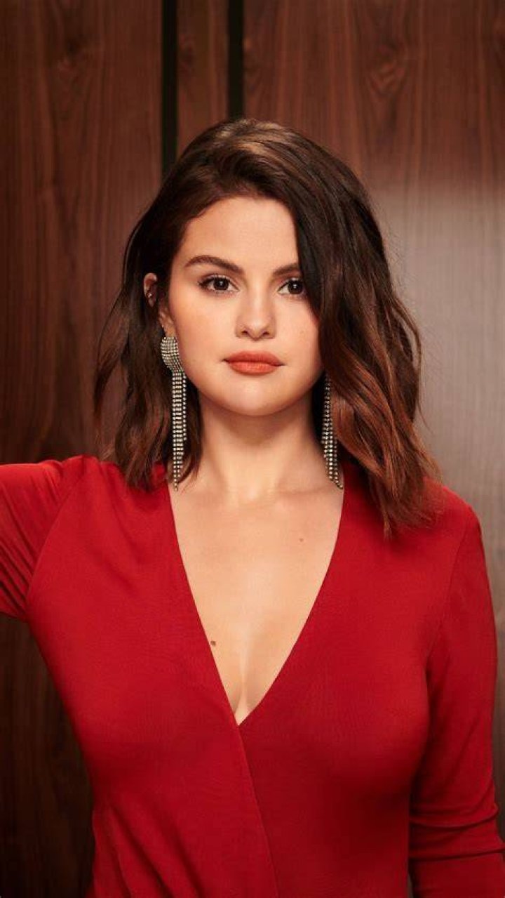 Sofia Gomez modeling in a red dress Sofia Gomez modeling in a red dress