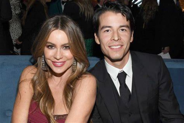 Sofia Vergara paints on Domingo Zapata