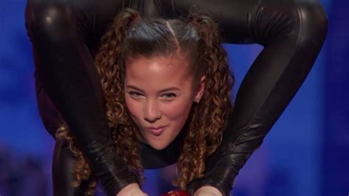 Sofie Dossi showcasing her contortion skills Sofie Dossi showcasing her contortion skills