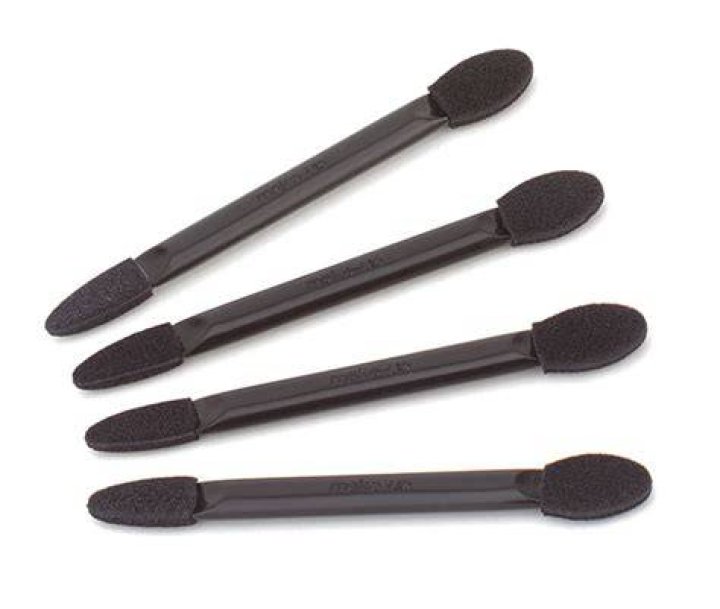 The Downsides of Using the Tiny Makeup Applicator Brushes
