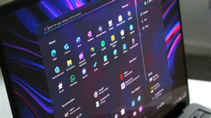 The Next button The Next option windows 11 keeps freezing