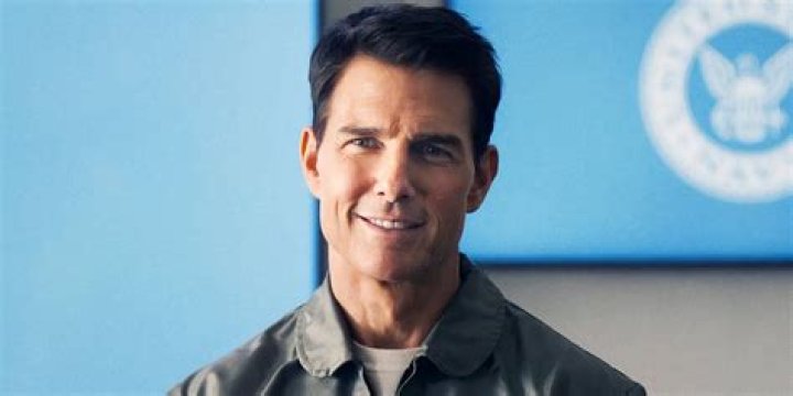 Tom Cruise's Middle Tooth &mdash; the Story Behind His Smile