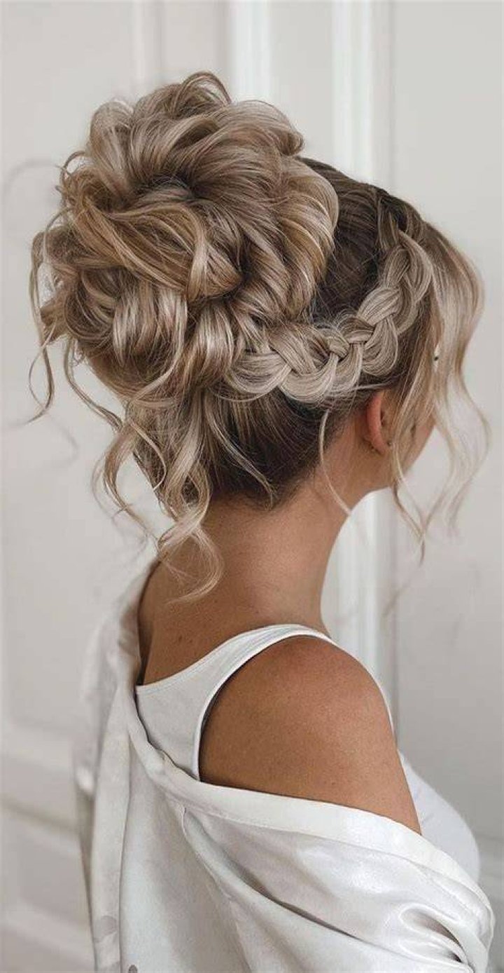 Updos That Up The Glam Factor