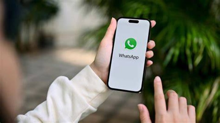 WhatsApp use in hand WhatsApp use in hand
