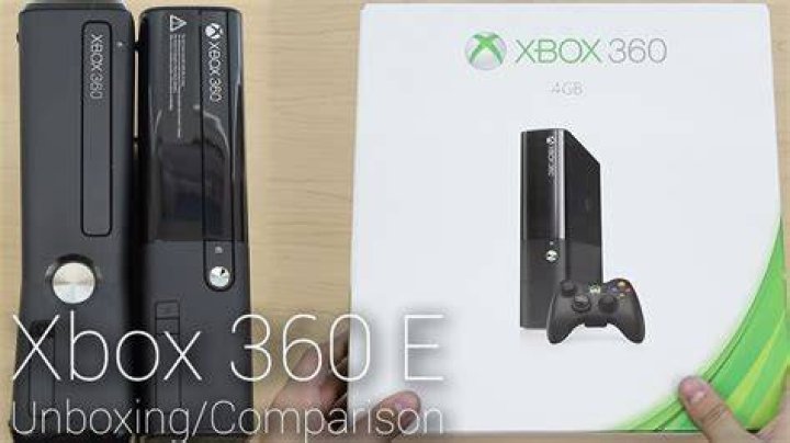 The Xbox 360 E console Xbox 360 E xbox 360 kinect red light