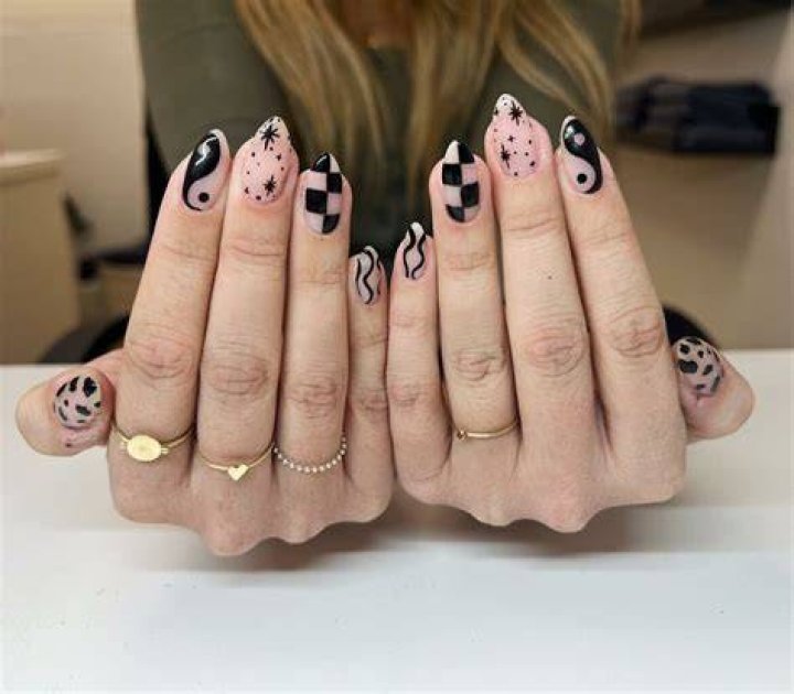 Yin Yang Nails