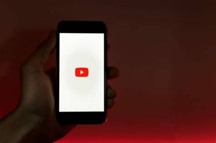 YouTube Android Navigation not disappearing